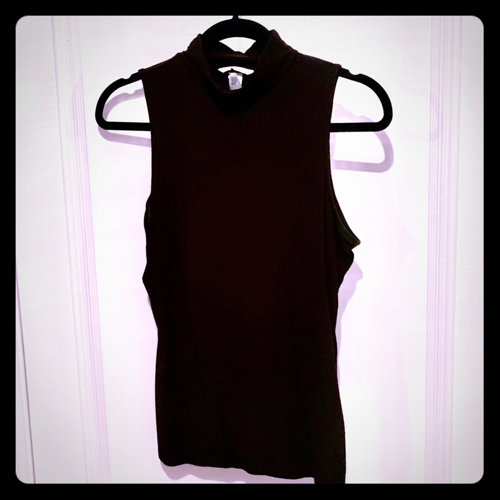 Turtleneck sleeveless top